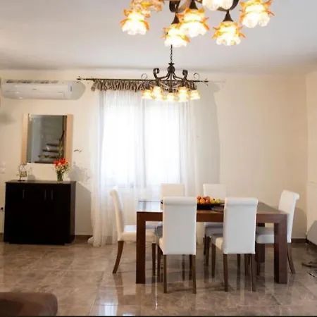 Sea Breeze Villa *